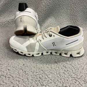On Running Cloud 5 Shoes Womens 7 Sand White Run Jog Gym Train Sneakers 19.99521